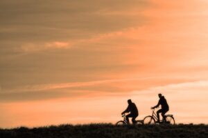 夕暮れの自転車