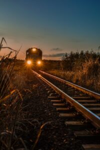 鉄道を走る電車